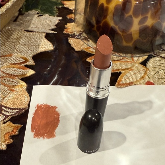 MAC Hug Me A86 Lipstick - Picture 1 of 3